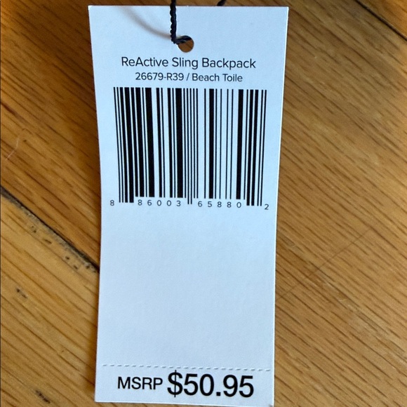 Vera Bradley Reactive Sling Backpack NWT in beach toile - Picture 10 of 10